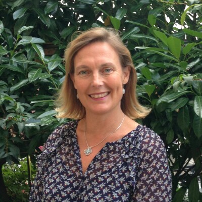 Épisode 1.  Bénédicte de Dinechin : "L'être humain est en évolution continuelle." cover