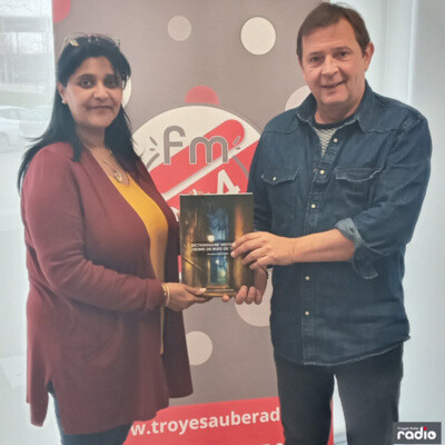 LA RUE EST VERS TROYES - La Place Léonard De Vinci cover