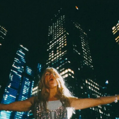 ELLIE GOULDING SORT UN TOUT NOUVEAU SON 100 % ÉLECTRO, LE BIEN NOMMÉ « RAVERS » cover