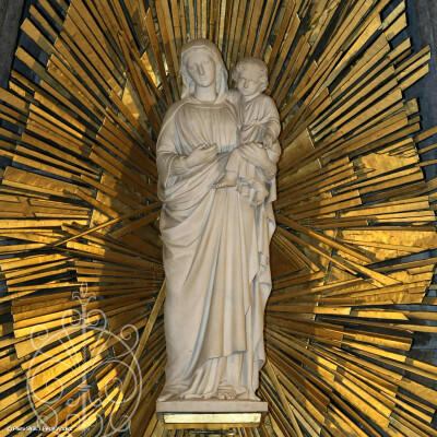 1er mai : Marie, Reine des familles - P. Salefran cover