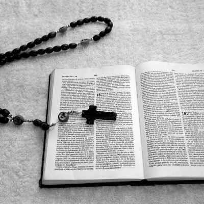 Aux frontières de la foi: histoire du sacré et sorcellerie africaine cover