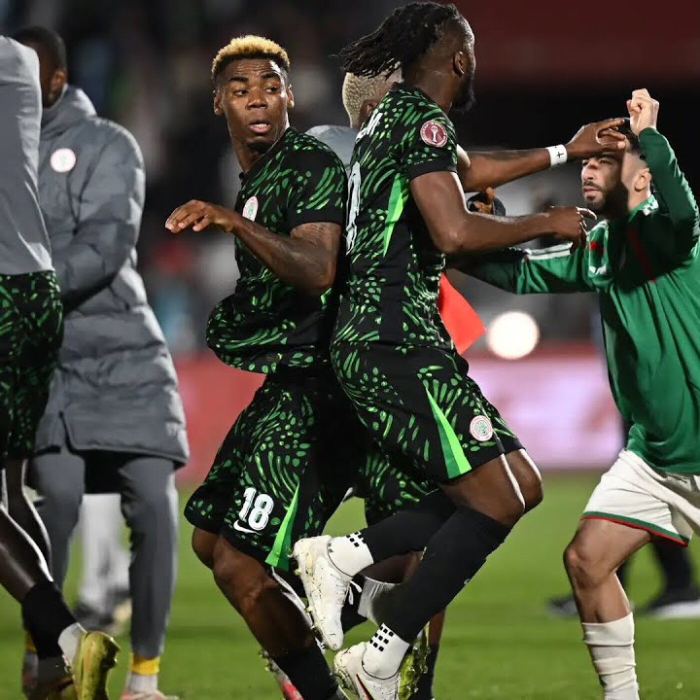 Bagarres, insultes : tout ce qui s’est passé après le match Algérie Nigéria loin de la manipulation episode artwork