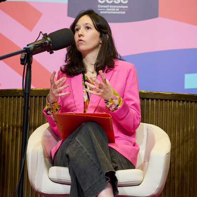 L'extrême droite avance, les droits des femmes reculent ! - Lucie Daniel cover