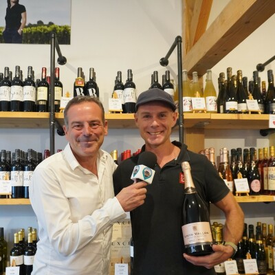 Damien surnommé Dam's Percu nous présente la Cave de La Hume avec ses cuvées, ses producteurs locaux et toutes ses actions éco-responsables cover