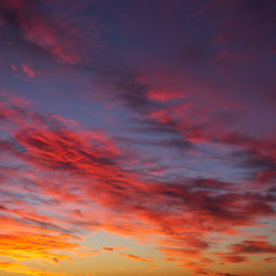 Ciel flamboyant : Un phénomène météo époustouflant ! cover