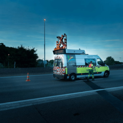 Quand un Homme en jaune redonne le sourire à toute une famille cover