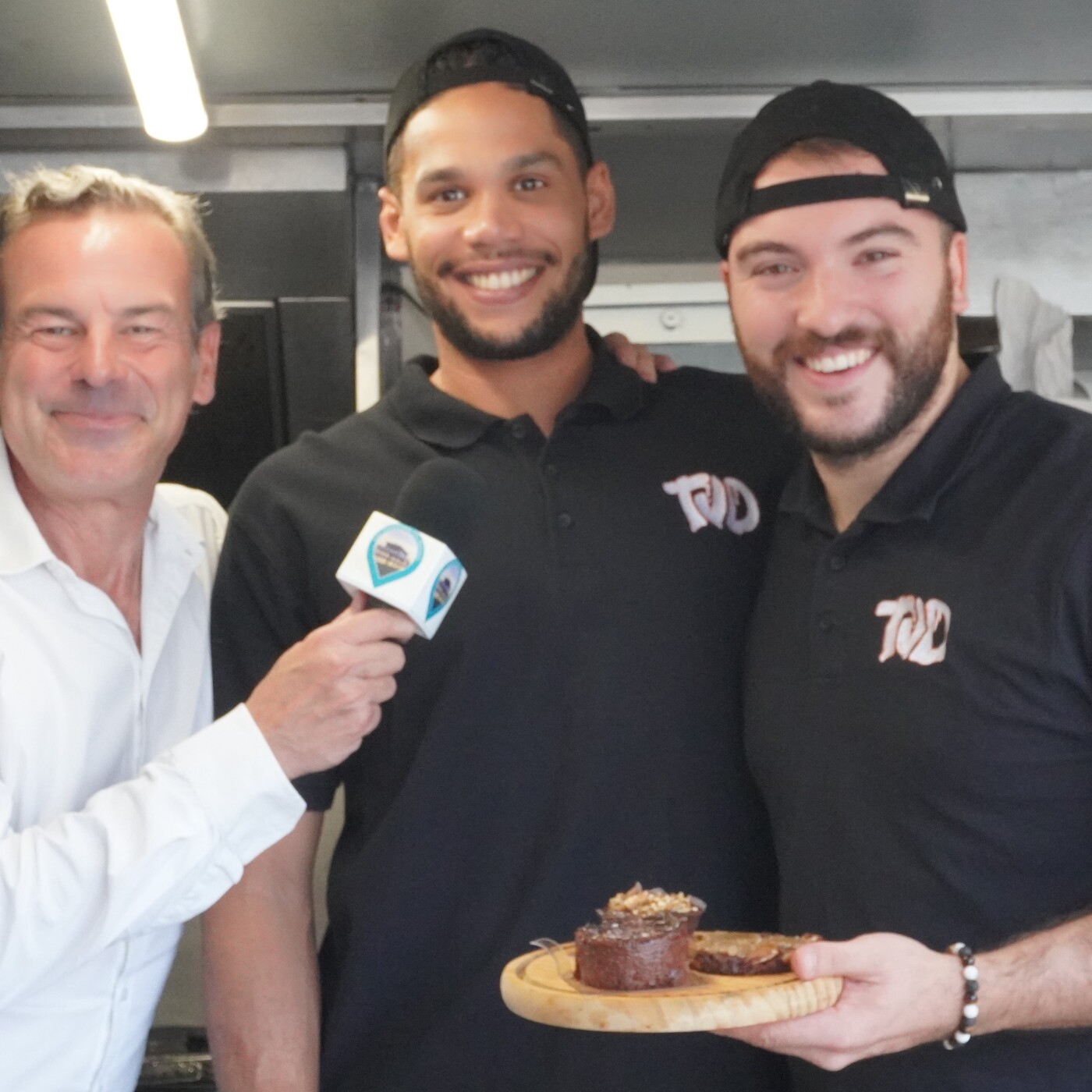 Benoit Audebert et Corentin Meillon nous présentent leur Food-Truck baptisé TVD Tu Vas Déguster et leurs spécialités episode artwork