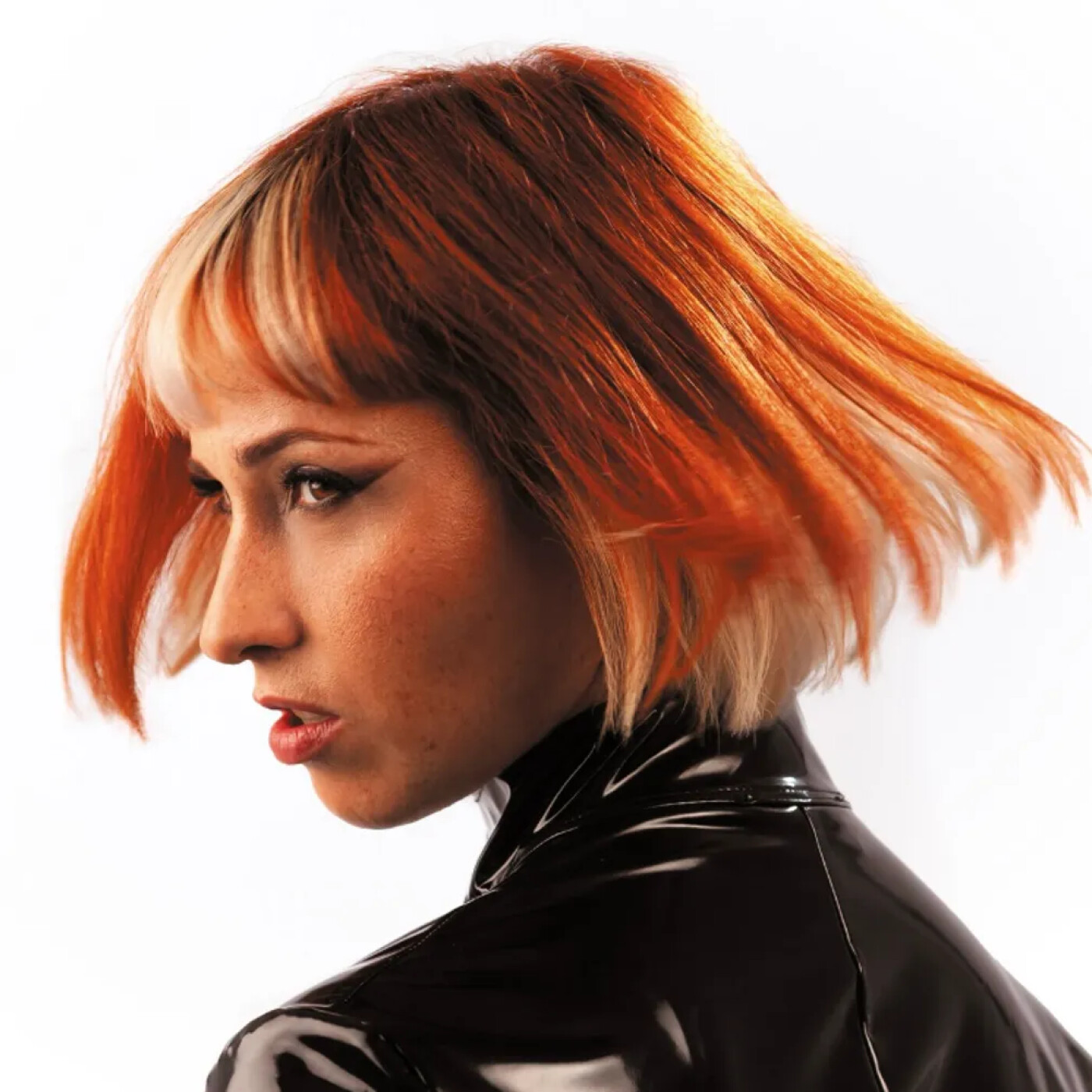 "LENDEMAIN DE FÊTE", LE NOUVEAU TITRE ÉLECTRO-POP DE SUZANE