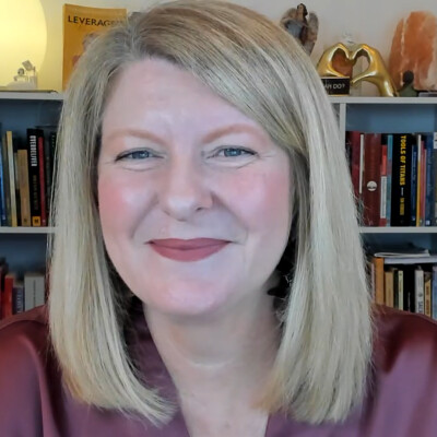 7 Figures Sans Burnout : Comment Fabienne Fredrickson a réinventé le Business (au féminin) | E160 cover