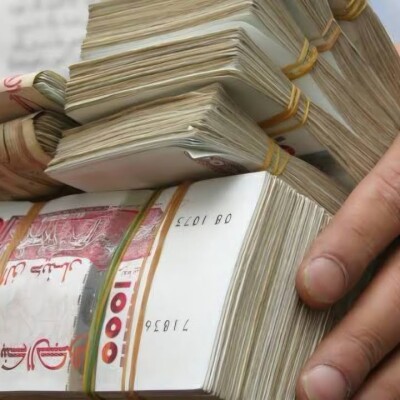Les banques algériennes refusent le cash des commerçants : l’énorme bêtise des dirigeants algériens  cover
