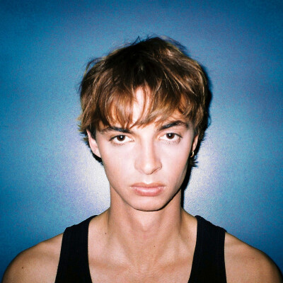 Rencontre avec Lancelot, auteur-compositeur prometteur ! cover