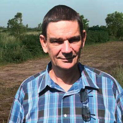 VIP 84 - Henri Girard : Il participe à reverdir le désert cover