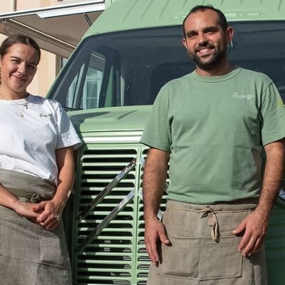 Découvrez "Poupette" un camion aux allures rétro et aux produits de saison ! cover