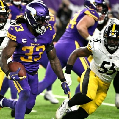 Vikings vencem Steelers em jogo emocionante + Semifinais do College definidas (USA Na Rede #328) cover