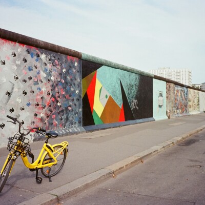 FG MUSIC STORY LES FOIS OÙ LA MUSIQUE, L’ÉLECTRO ONT ACCOMPAGNÉ L’HISTOIRE : LE MUR DE BERLIN CHUTE SUR FOND DE TECHNO cover