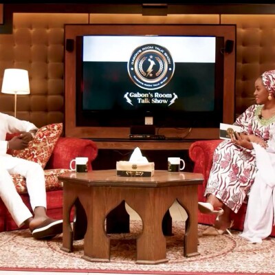 HADIZA GABON: Ni Da Umar kamar wa Da kani ne, shiyasa Idan nayi waka Wasu Sukeji kamar shine yayi !! cover