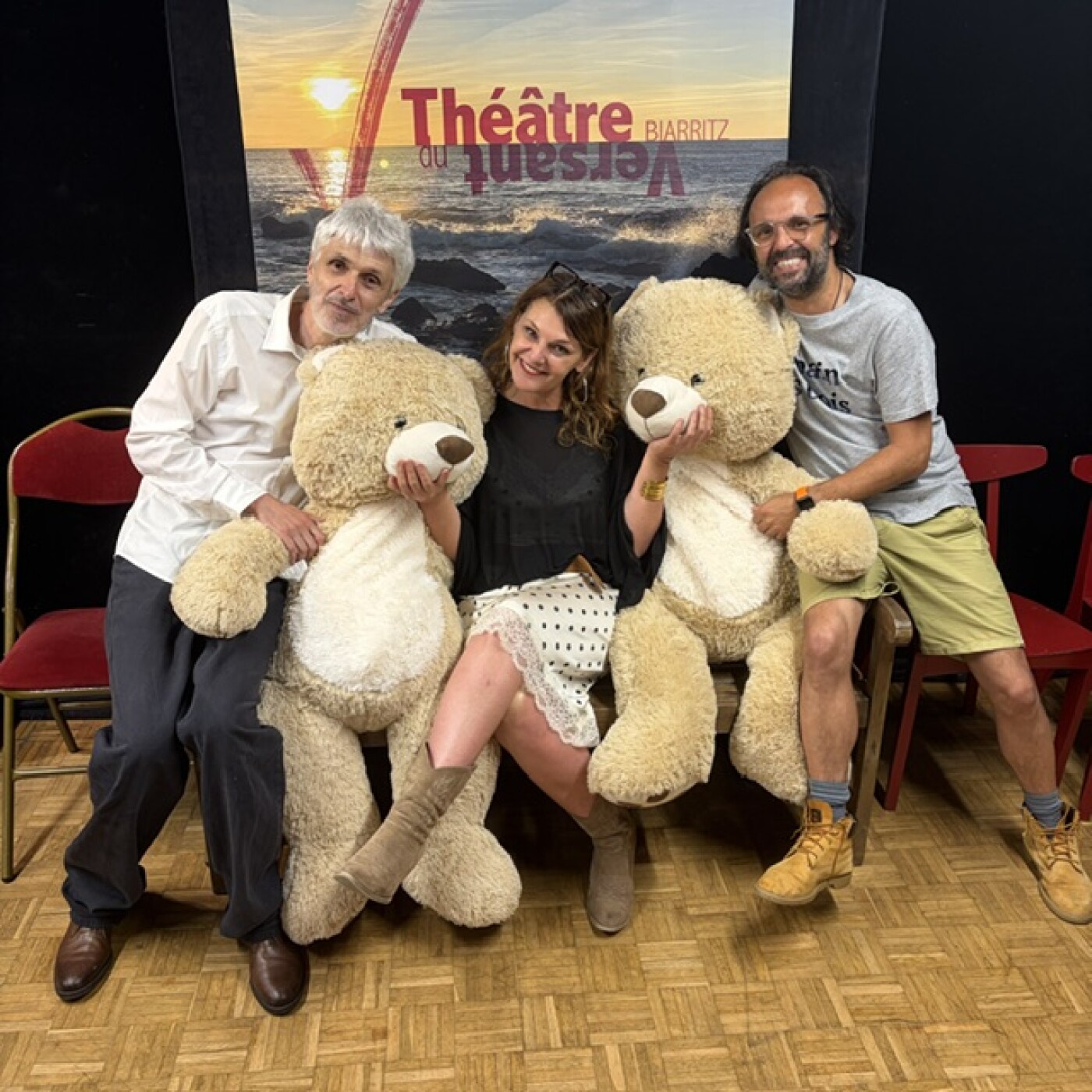 Micro trottoir Avis du public - Theatre - Les nouveaux montreurs d'ours episode artwork