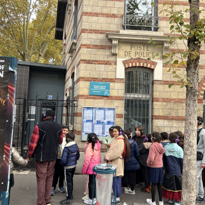 8-MAISON DE QUARTIER cover