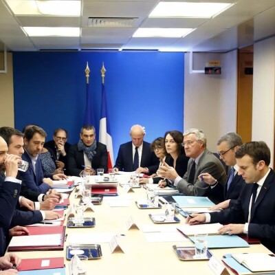 Un conseil de défense autour de Macron : l’Algérie perçue maintenant comme une menace par la France cover