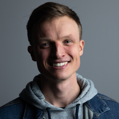 VIP - Jonathan Paton : Un vidéaste passionné de clips pédagogiques cover