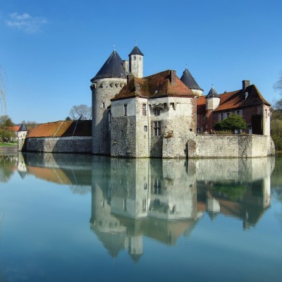 Château d'Olhain : forteresse médiévale de caractère cover