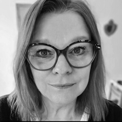 #22 - De directrice d’agences d’intérim à guérisseuse : quand une reconversion professionnelle réserve bien des surprises cover