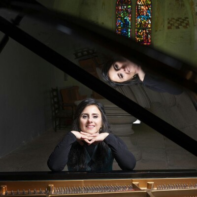 Layla Ramezan, un piano au miroir de l'orient et de l'occident cover
