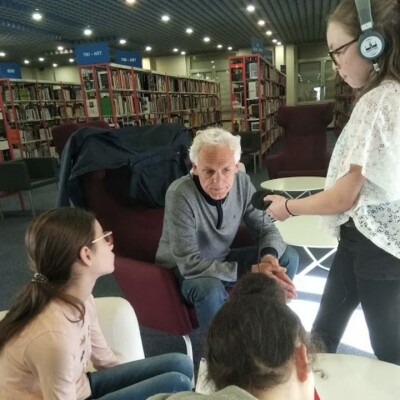 Quand les jeunes rencontrent les vieux ... Retour sur une expérience radiophonique motàmot cover