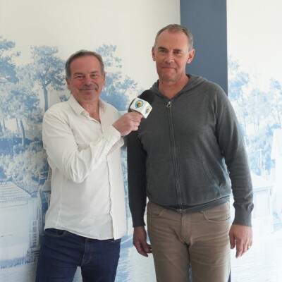 Avec Pro Concept et Carré Pub, Emmanuel Airault propose de la signalétique, de la tapisserie personnalisable et des films solaires cover